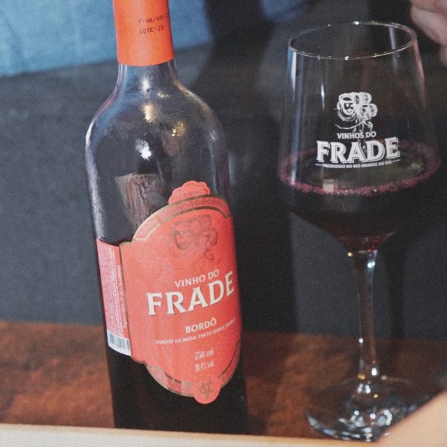 Porque a felicidade também mora nas pequenas coisas, 
🍕 Pizza na mesa, vinho tinto suave na taça e preocupação? Hoje não! 🙌🙏✨

Porque a vida fica muito melhor quando a gente combina sabores, boas risadas e momentos deliciosos! 
#vinhosdofrade #diferentedetodosigualaoseupaladar